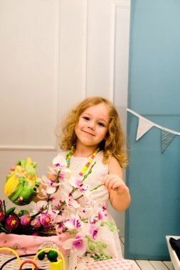 kızı oyuncak çaydanlık