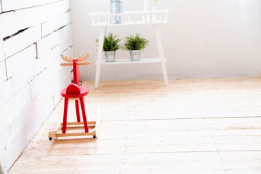 Ahşap sallanan geyik