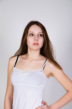 Kot ve beyaz bluz moda model