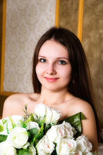 Retrato de casamento de noiva bonita interior — Fotografia de Stock