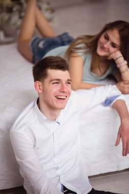 kız erkek arkadaşı bakmak aşk