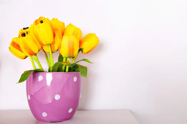 Renkli Lale çiçek renkli tencere — Stok fotoğraf