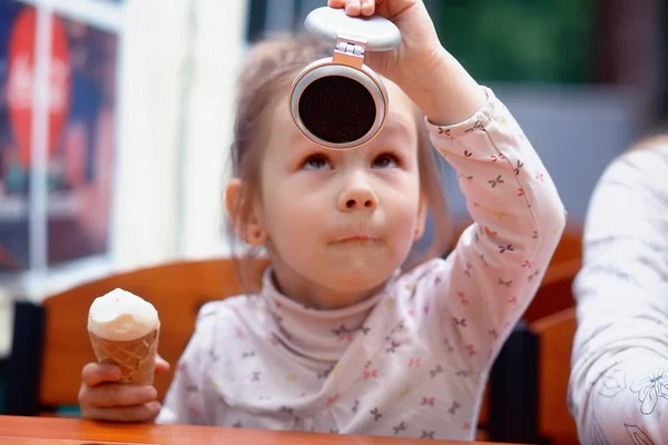 Funny girl eating ice cream and looking in the mirror — Stock Photo, Image