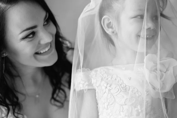 Madre e hija en el día de la boda —  Fotos de Stock