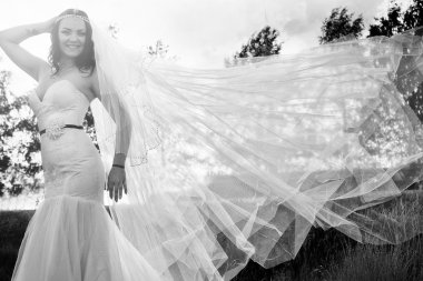 uzun duvak gelin. Siyah ve beyaz