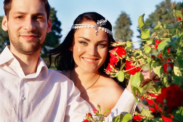 Felice sposa e sposo — Foto Stock