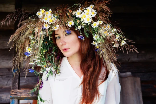 çiçek çelenk güzel mutlu kızı