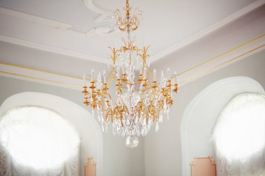 mum şeklinde ampuller ile avize