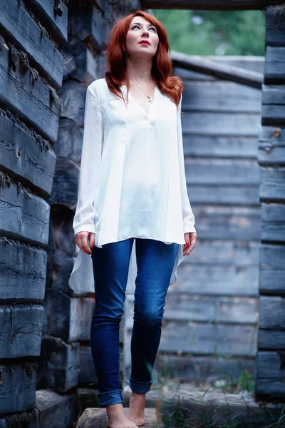 Girl in white shirt and blue jeans — Stock Photo, Image