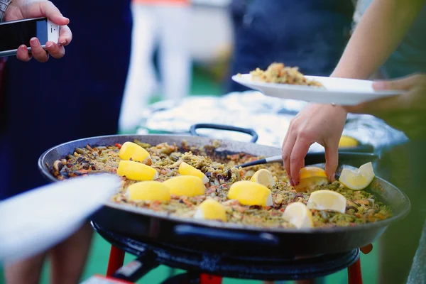 Une énorme poêle à paella — Photo