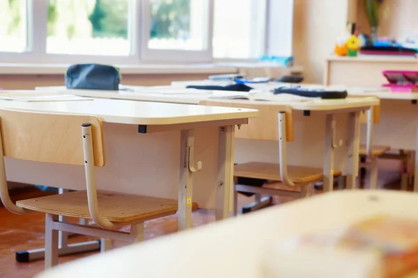 Interior of classroom with empty chairs and desks — Stock Photo, Image