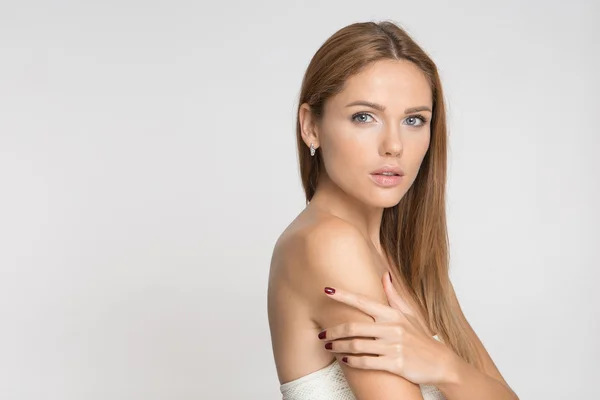 güzel bir yüzü olan kadın