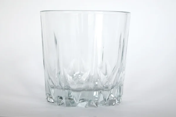 Elegant glas isolerade på en vit bakgrund — Stockfoto