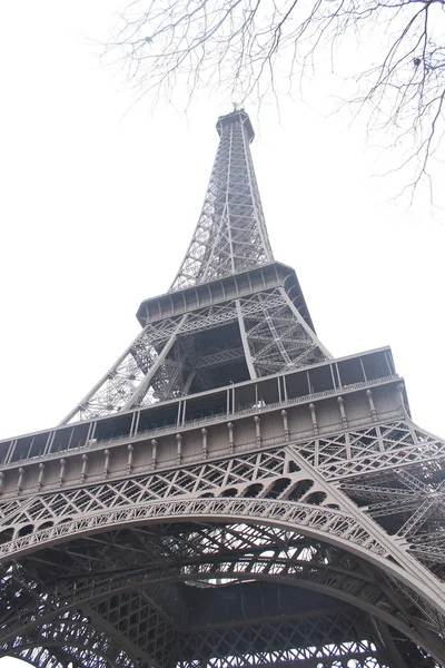 Torre Eiffel sobre fondo blanco — Foto de Stock