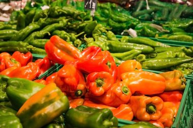 Süpermarkette taze biber