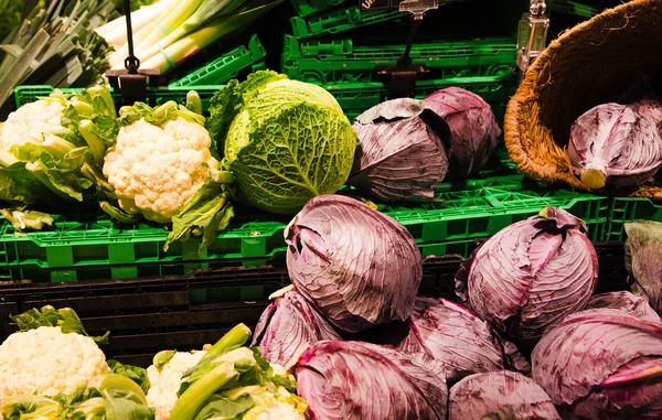 Close up van groenten op markt stand — Stockfoto