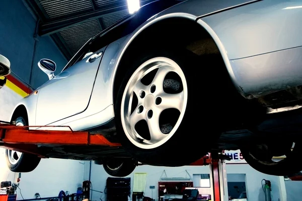Araba Asansör onarmaya hazır
