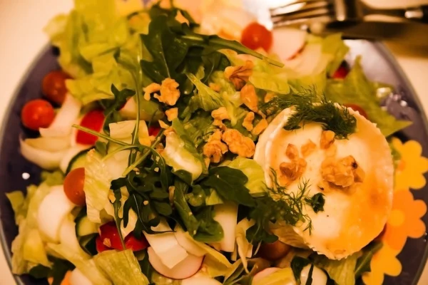 Fresh and healthy salad — Stock Photo, Image