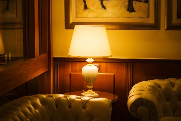 Лампа в роскошном отеле — стоковое фото