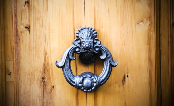 Antique door knocker — Stock Photo, Image