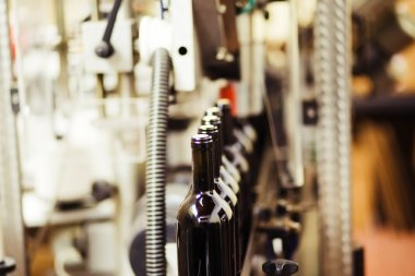 fabrikada üretim hattı