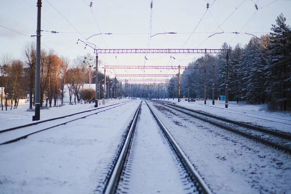 Bilden av en vinter vy över järnvägsspåren — Stockfoto
