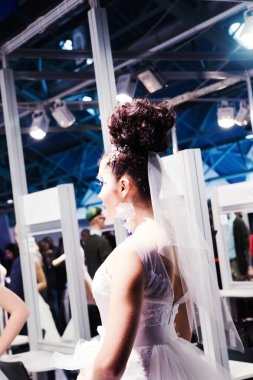 makyaj ve saç modeli düğün rekabet güzel kadın