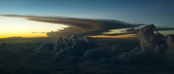 Atlantikgewitter Während Des Fluges Bei Sonnenaufgang — Stockfoto