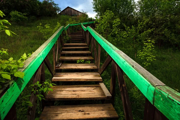 Vieja escalera de madera que conduce a la casa —  Fotos de Stock