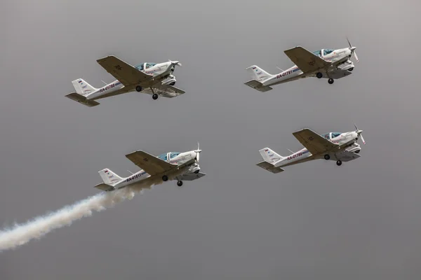 ZHUKOVSKY, MOSCOW REGION, RUSSIA - AUGUST 29, 2015: Aerobatic Team ChelAvia on Tecnam P2002 Sierra at WorldWide AirShow MAKS-2015 in Zhukovsky, Moscow region, Russia. — Zdjęcie stockowe