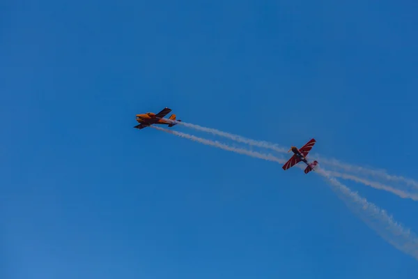 ZHUKOVSKY, MOSCA REGIONE, RUSSIA - 29 AGOSTO 2015: Aerobatic Team 1Polet al WorldWide AirShow MAKS-2015 a Zhukovsky, regione di Mosca, Russia . — Foto Stock