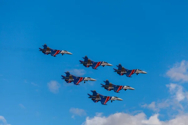 ZHUKOVSKY, MOSCOW REGION, RUSSIA - AUGUST 29, 2015: Aerobatic Team Russian Knights at WorldWide AirShow MAKS-2015 in Zhukovsky, Moscow region, Russia. — Zdjęcie stockowe