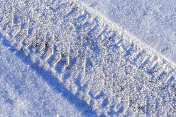 Empreinte d'un pneu dans la neige — Photo