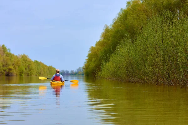 Kayak Primavera Concepto Aventura Viajes Acción Estilo Vida Vista Trasera — Foto de Stock