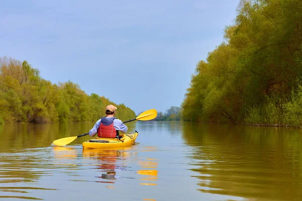 Kayak Primavera Concepto Aventura Viajes Acción Estilo Vida Vista Trasera — Foto de Stock