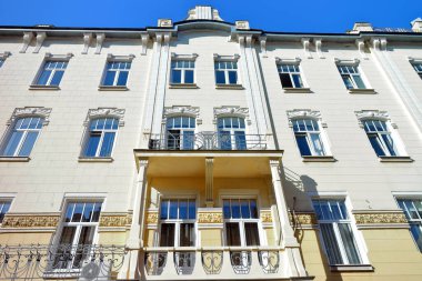 Eski renkli yüzlü evler. Romantik, rahat sokaklar. Ortaçağ Avrupa 'sı. Lviv