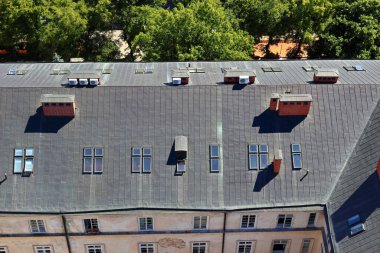 Lviv 'in eski tarihi şehir merkezinin panoraması. Ukrayna, Avrupa. Şehir manzarası, havadan.