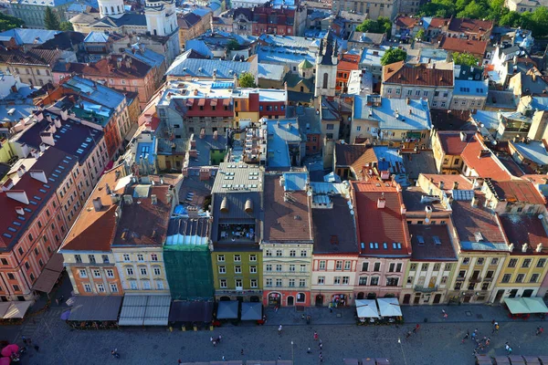 Lviv 'in eski tarihi şehir merkezinin panoraması. Ukrayna, Avrupa. Şehir manzarası, havadan.