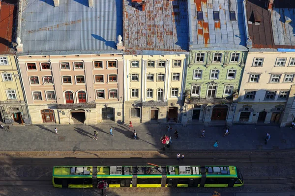 Lviv 'in eski tarihi şehir merkezinin panoraması. Ukrayna, Avrupa. Şehir manzarası, havadan.