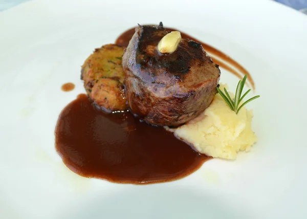 Beef Steak on White Plate — Stock Photo, Image