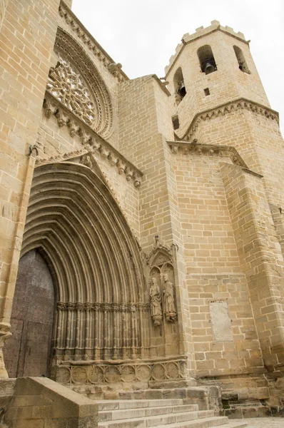 Vchod a bell Valderrobres — Stock fotografie