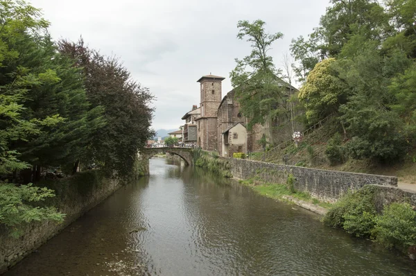 Řeky a most Saint Jean Pied de Port — Stock fotografie