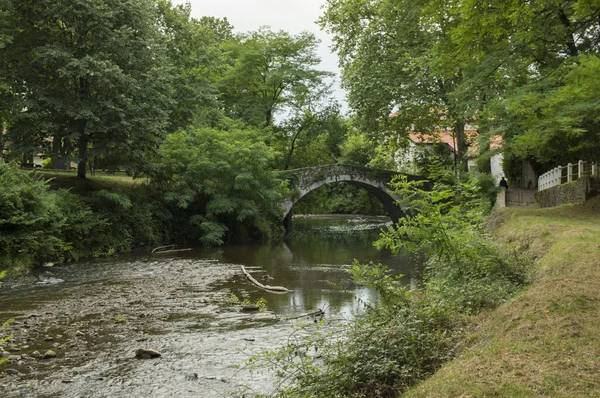 SAINT Jean PIED de bağlantı noktası Nehri boyunca yürümek — Stok fotoğraf