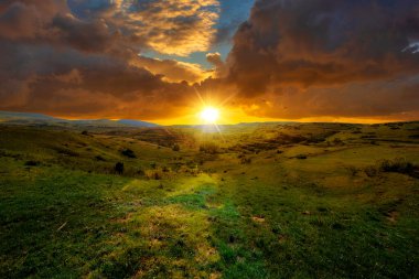 Valdelinares dağları yazın güneşli bir gün, İspanya