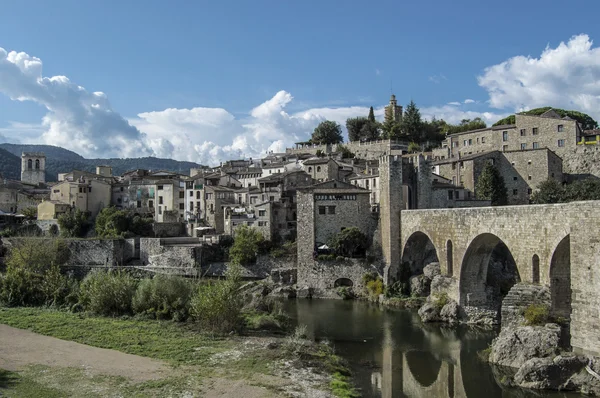 Le village médiéval de besalu — Photo