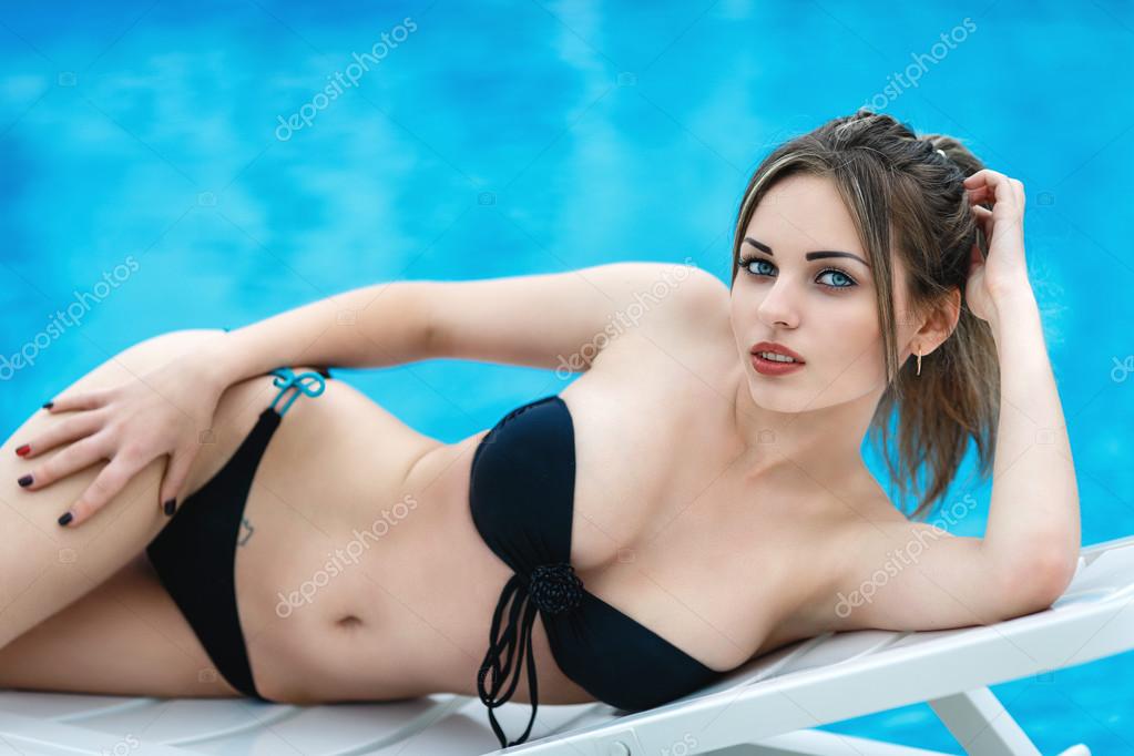 havuzda seksi bikinili güzel kız stok foto dens22us rambler ru