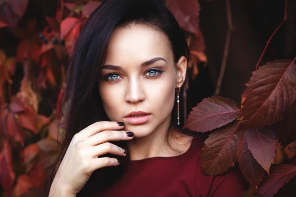 Retrato de otoño de una niña — Foto de Stock