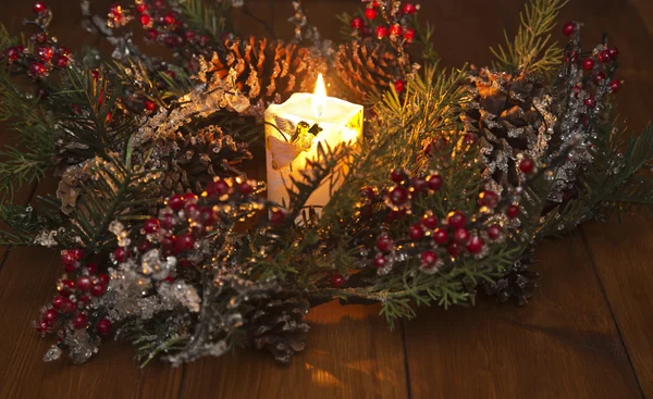 Festival çelenk ve yanan mum