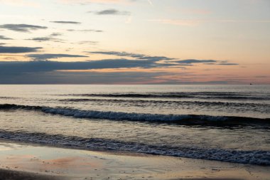 Sonsuz deniz ufkunda yaz yolculuğu konsepti. Yüksek kalite fotoğraf