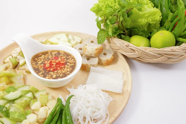 ベトナムのミートボールと野菜 (Nam Neaung ラップします。) — ストック写真